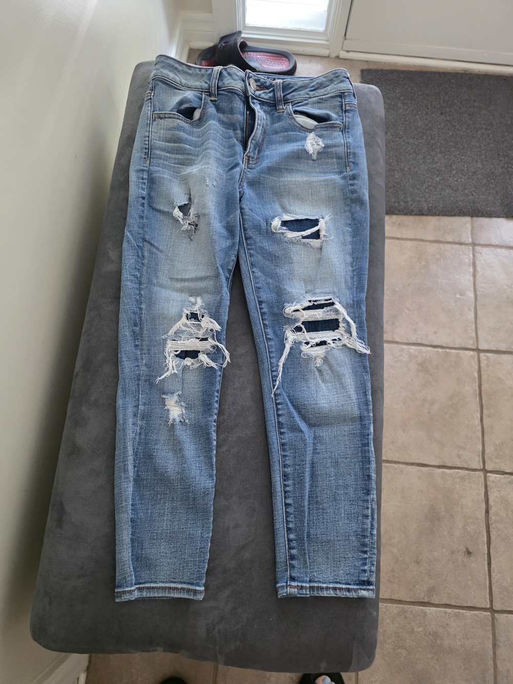 American Eagle Outfitters Light Blue Distressed Women’s Jeans